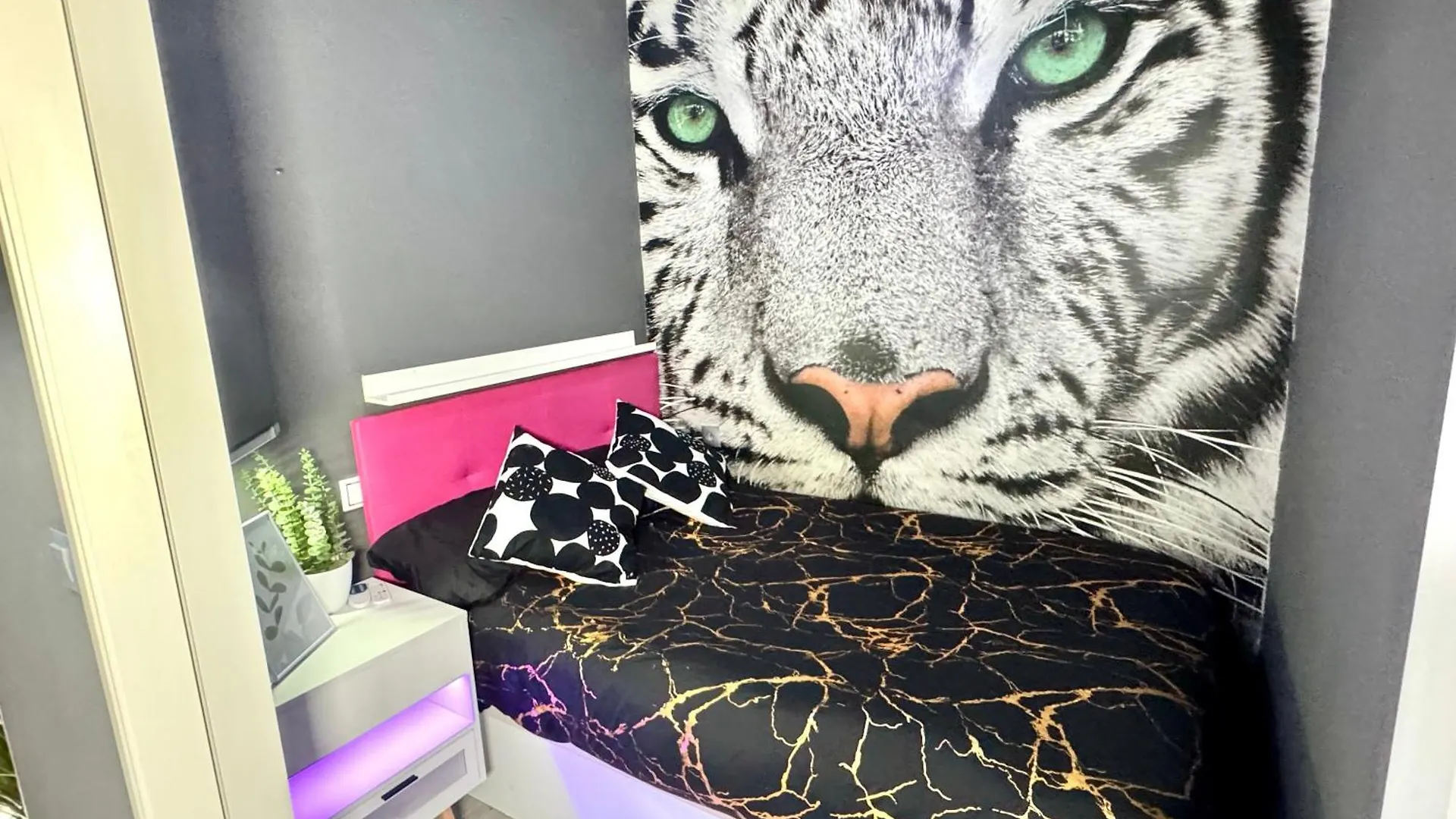 Luxury And Pink Vistasalmar Apartman Torremolinos 0*,  Spanyolország