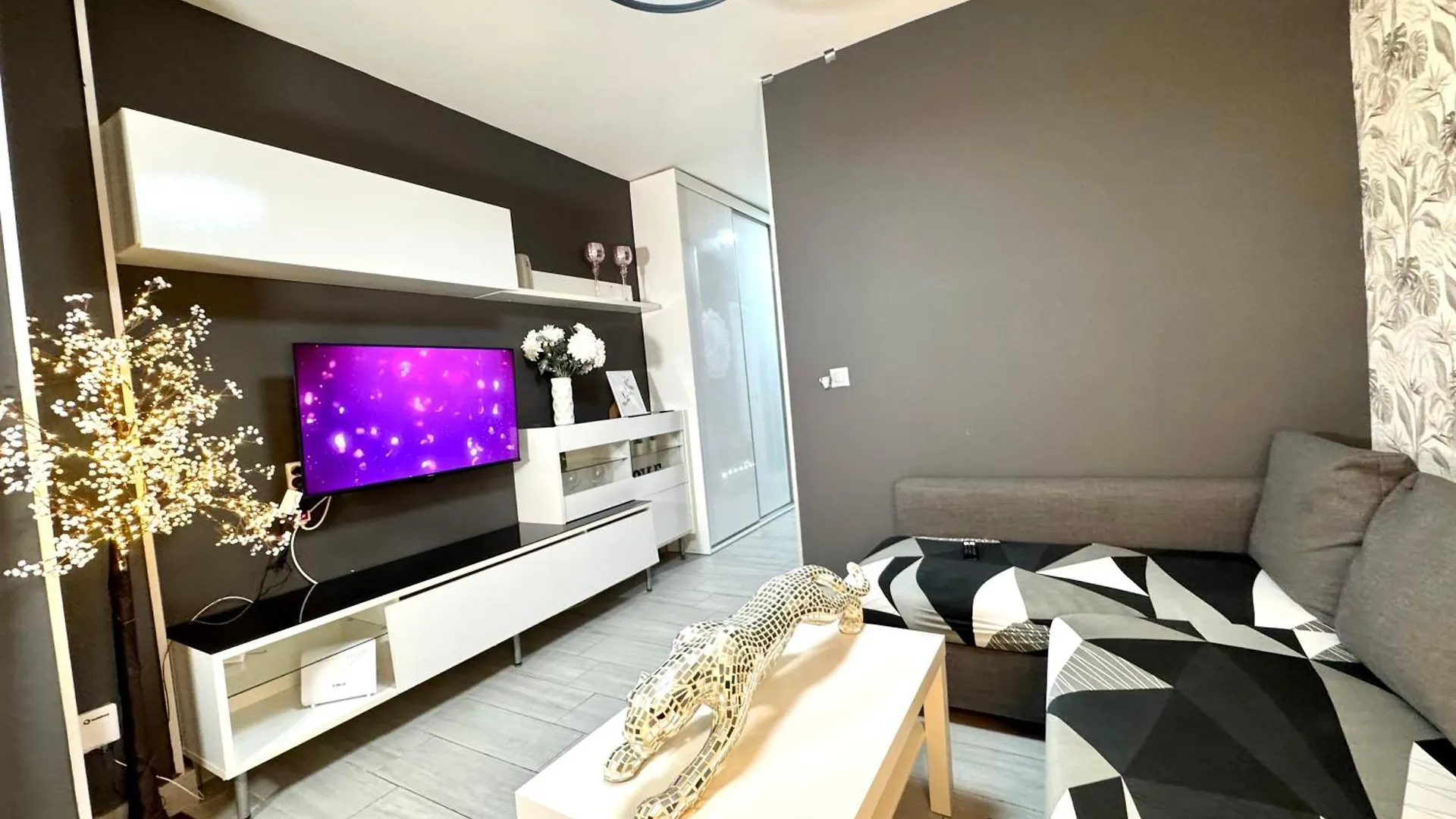 Апартаменты Luxury And Pink Vistasalmar Торремолинос